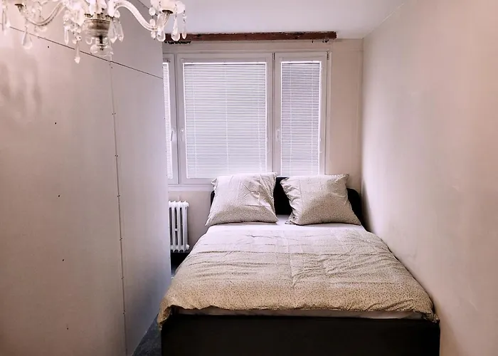 Green Park Prosek Shared Apartment 15 Mins From Center